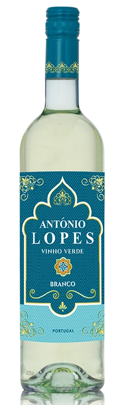 Vinho Verde Weißwein von Antonio Lopes, Flasche freigestellt auf weißem Hintergrund