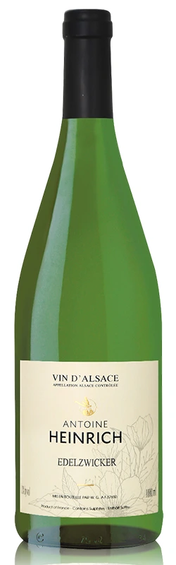 Flasche Antoine Heinrich Edelzwicker Weißwein vor weißem Hintergrund, freigestellt und klar präsentiert