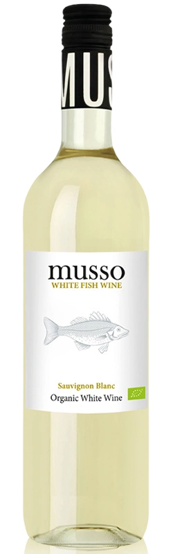 Musso Sauvignon Blanc Bio Weißwein freigestellt vor weißem Hintergrund