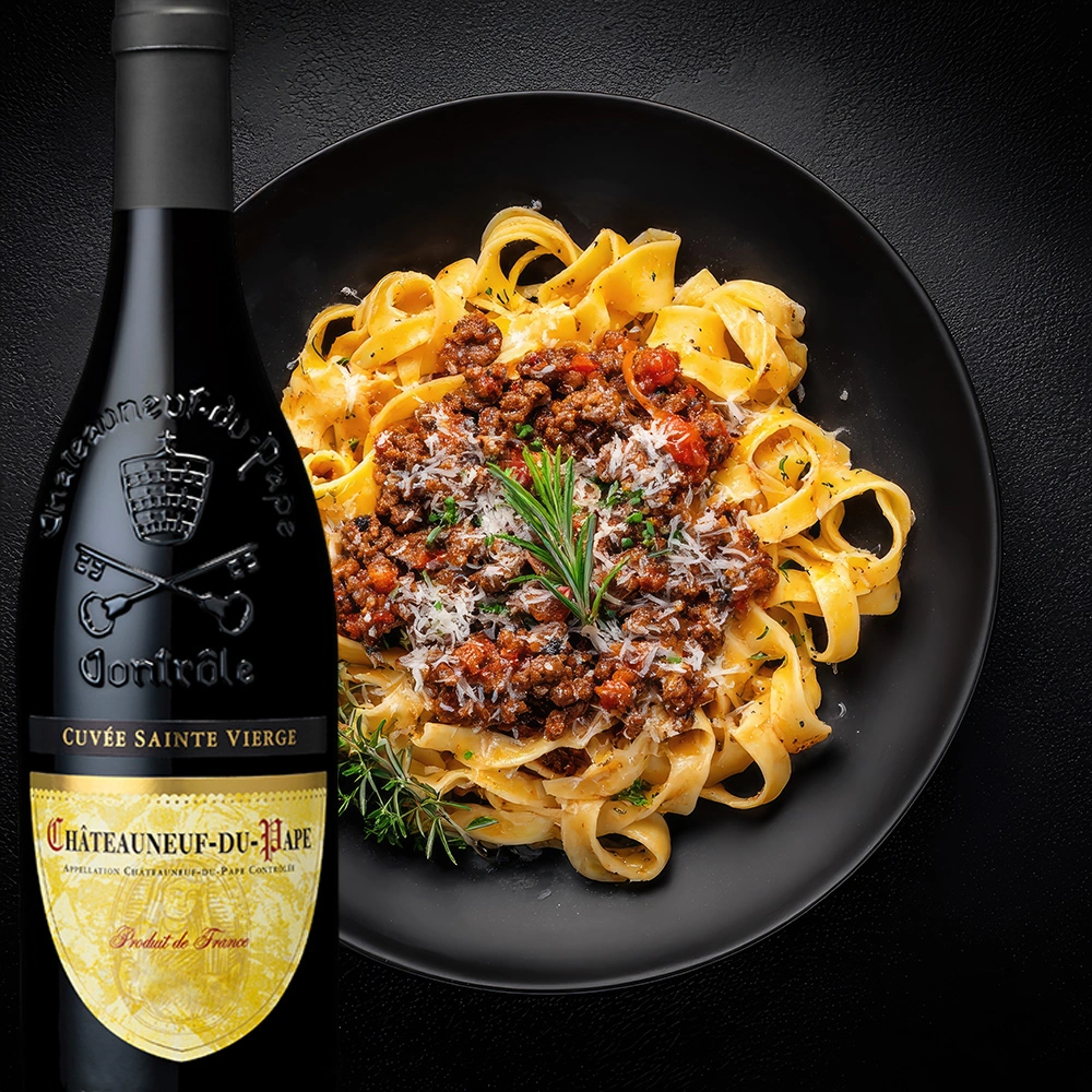 Sainte Vierge Châteauneuf-du-Pape von Cellier des Princes mit Pasta und kräftiger Tomatensoße als Speisebegleitung